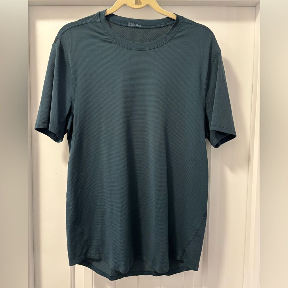 Lululemon Men’s Like New Yoga Short Sleeve Shirt